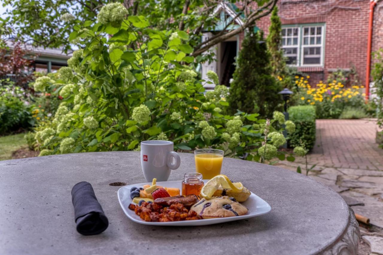 Hochelaga Inn คิงสตัน ภายนอก รูปภาพ