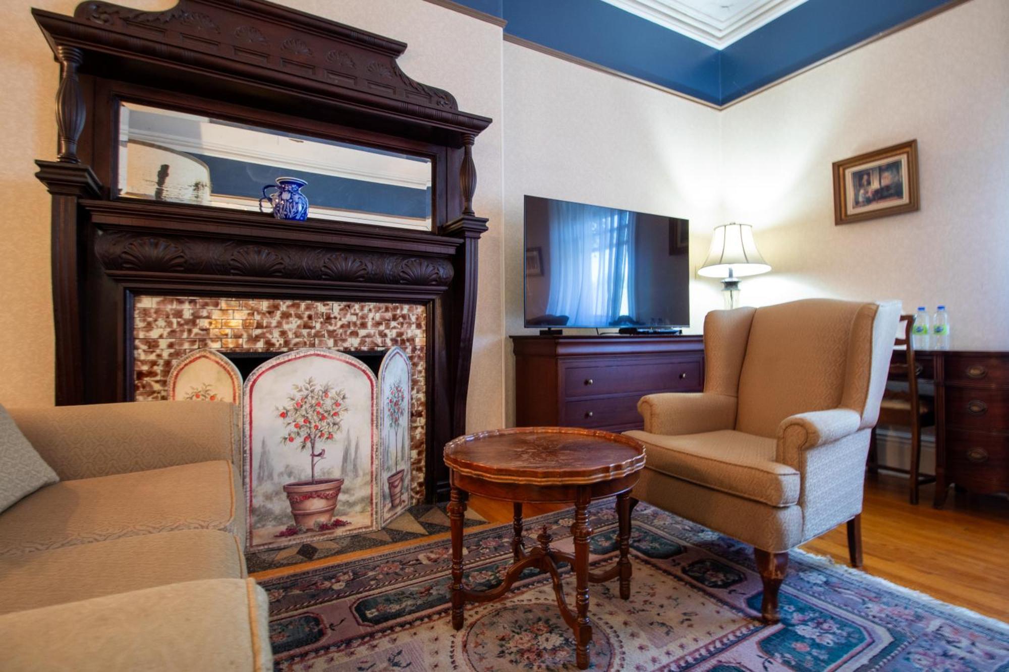 Hochelaga Inn คิงสตัน ภายนอก รูปภาพ